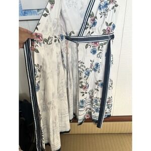 Gal Meets Glam Women's Floral Sz 4 V Neck Wrap Around Stripe Belt Side Tie Dress